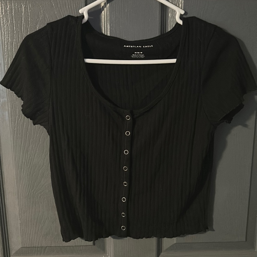 American Eagle V-neck cropped shirt, size M, color: black.